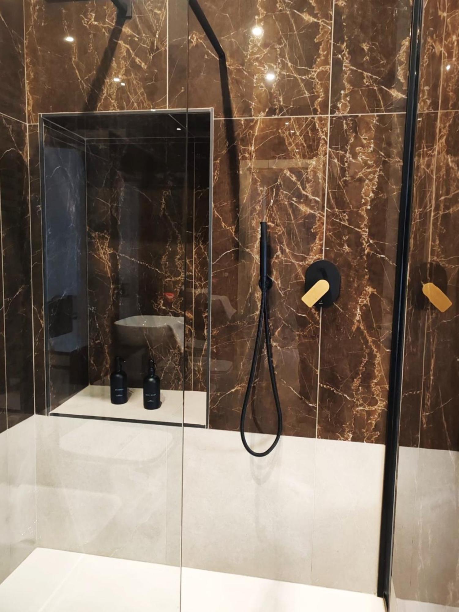 B And G San Babila- Luxury In The Heart Of Milano - Design District Hotell Exteriör bild