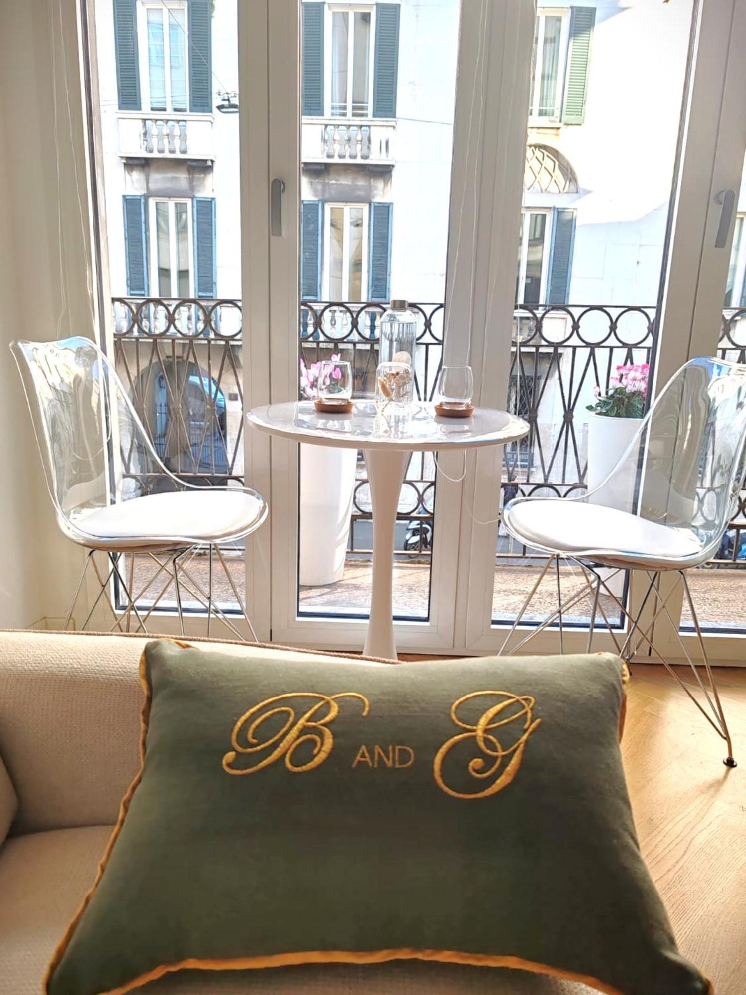 B And G San Babila- Luxury In The Heart Of Milano - Design District Hotell Exteriör bild
