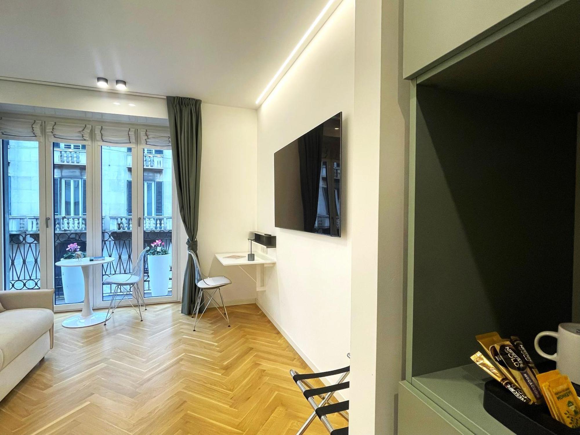 B And G San Babila- Luxury In The Heart Of Milano - Design District Hotell Exteriör bild